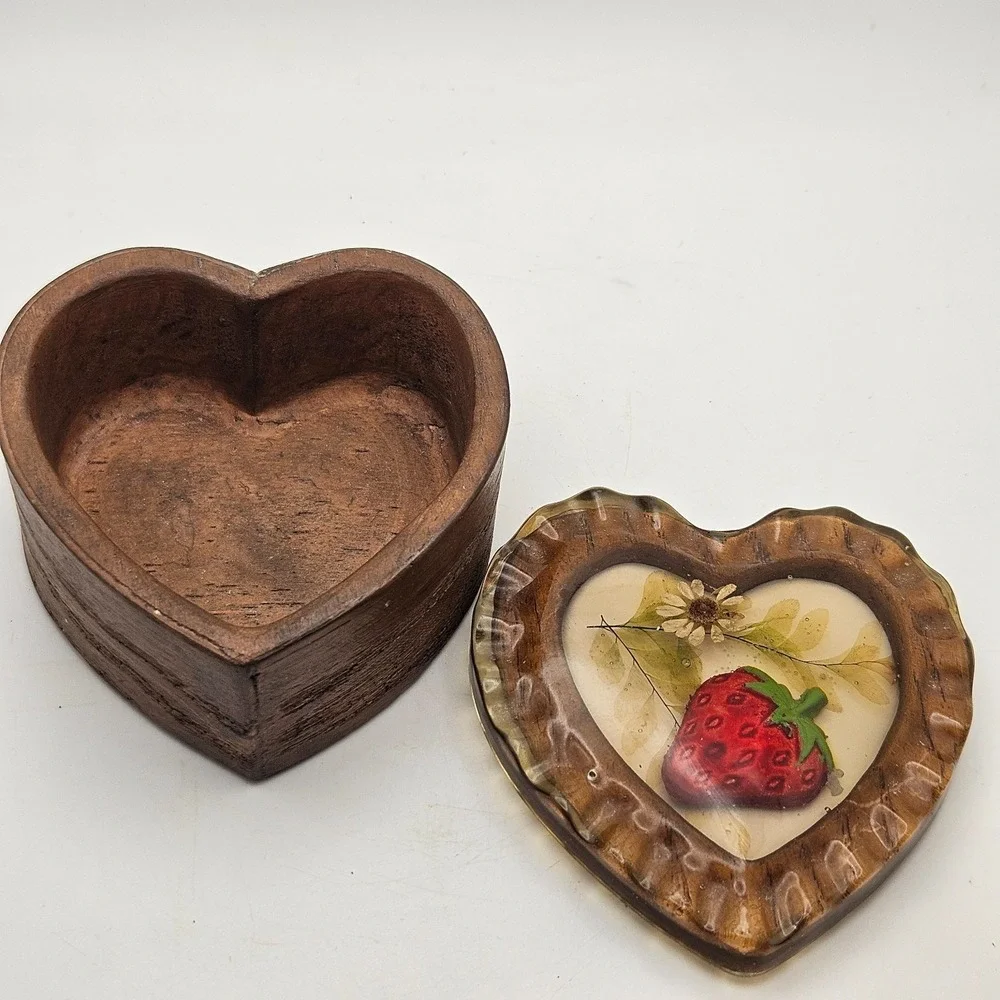 VTG Handmade Heart‎ Shaped Wooden Trinket Box Strawberry Resin Lid Cottagecore